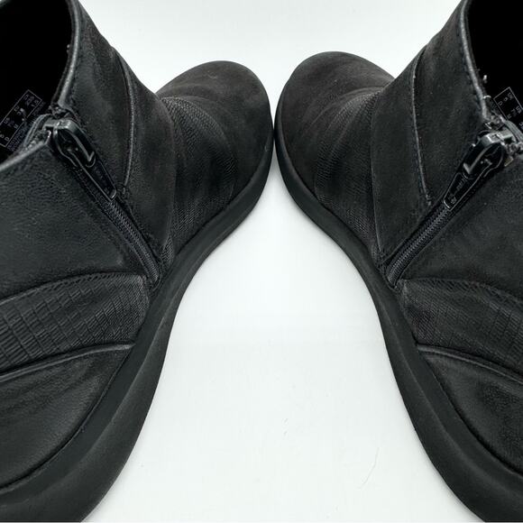 Clarks Cloudsteppers Sillian 2.0 Comfort Bootie In Rise Black Synthetic Size 7.5 - Picture 9 of 12